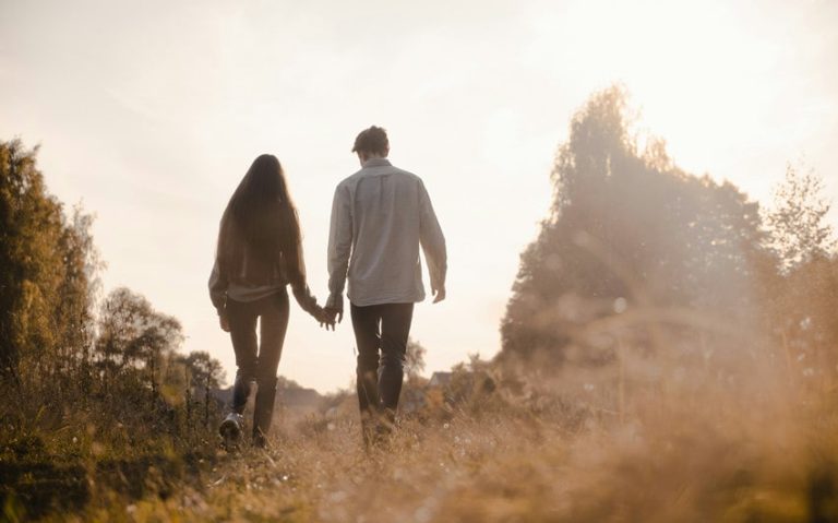 How to Find a Boyfriend: 7 Strategies to Attract Love