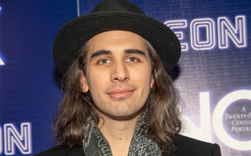 is nick simmons married